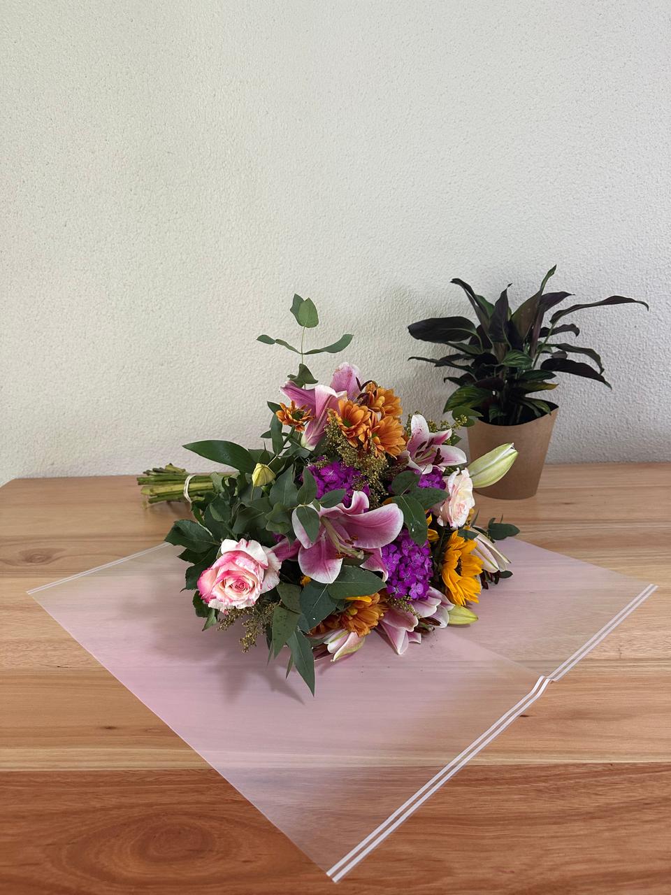 Zellophan-Blumenverpackung: Transparentes Dunkelrosa mit weißem Rand (20 Stück)