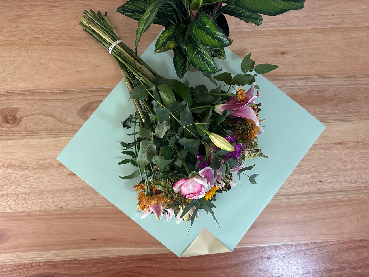 Zellophan-Blumenverpackung: Zweifarbiges Salbeigrün und Gold (20er-Packung)