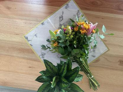 Zellophan-Blumenverpackung: Weiß- und Goldmarmor (20er-Packung)