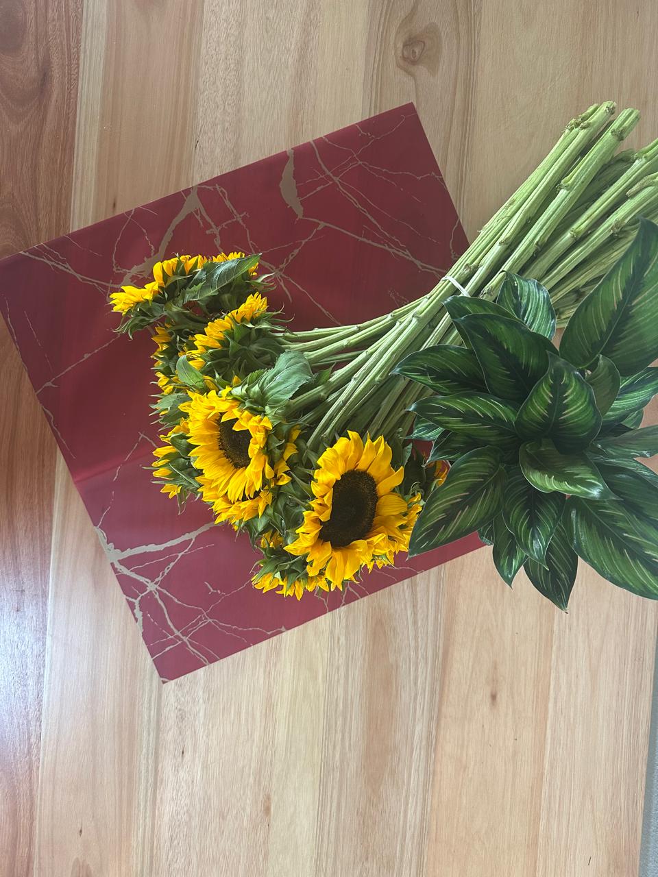 Emballage cellophane pour fleurs : Marbre rouge et doré (paquet de 20)