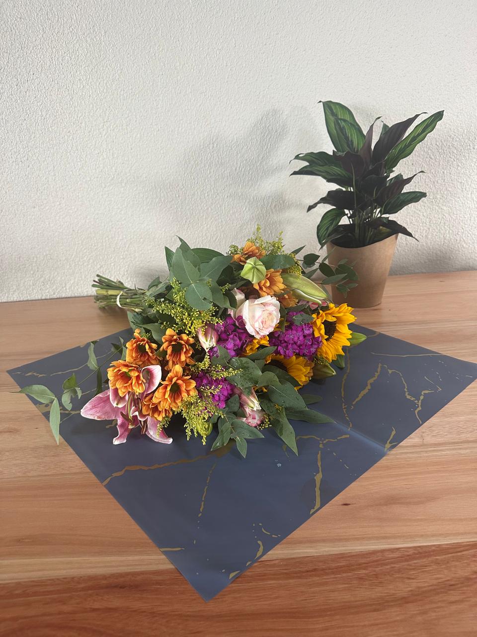 Emballage cellophane pour fleurs : marbre gris et doré (paquet de 20)