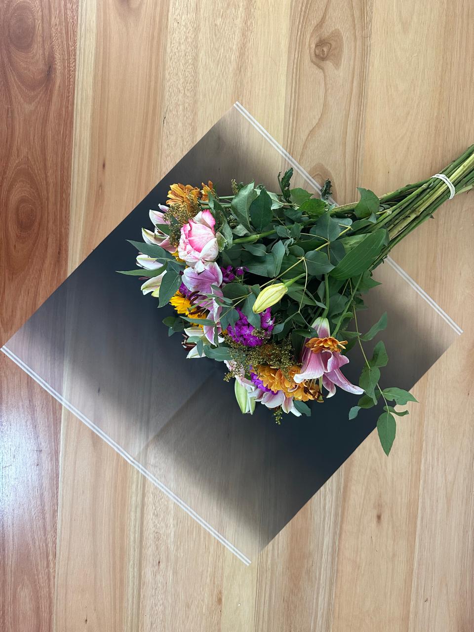 Zellophan-Blumenverpackung: Transparent Schwarz mit weißem Rand (20 Stück)