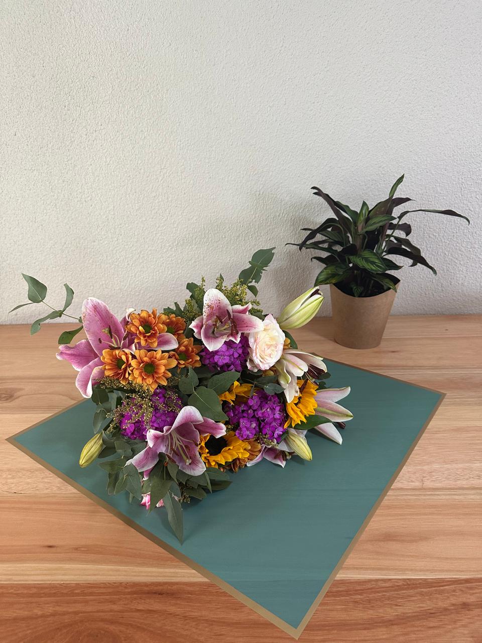 Emballage cellophane pour fleurs : turquoise foncé semi-transparent avec bordure dorée (paquet de 20)
