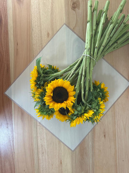 Emballage cellophane pour fleurs : jaune avec bordure dorée (paquet de 20)