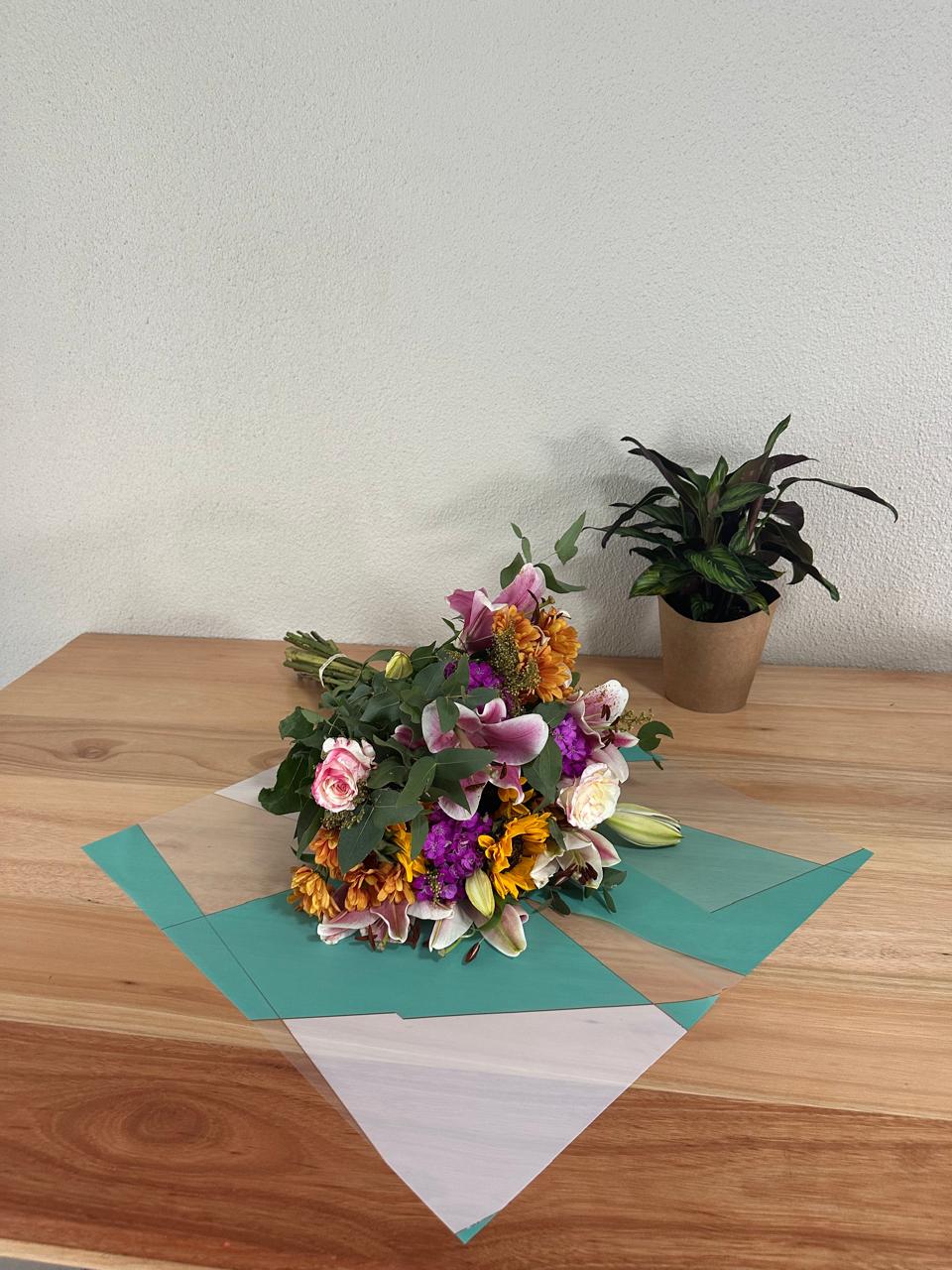 Zellophan-Blumenverpackung: Zweifarbiger Grün- und Weißgoldrand (20er-Packung)