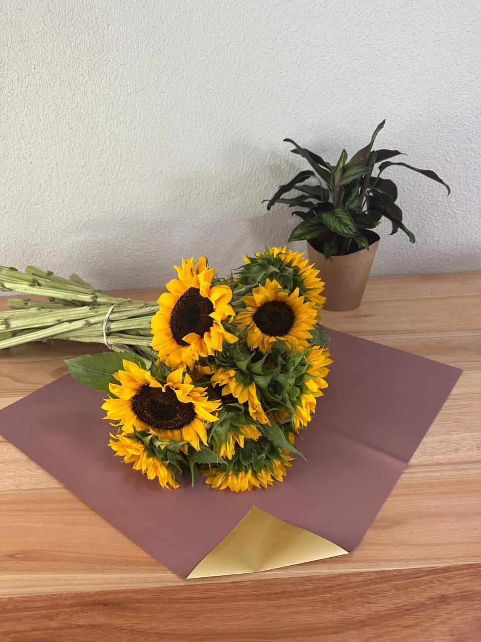 Cellophane Flower Wrap: Two Tone Cardinal & Gold (Pack of 20)